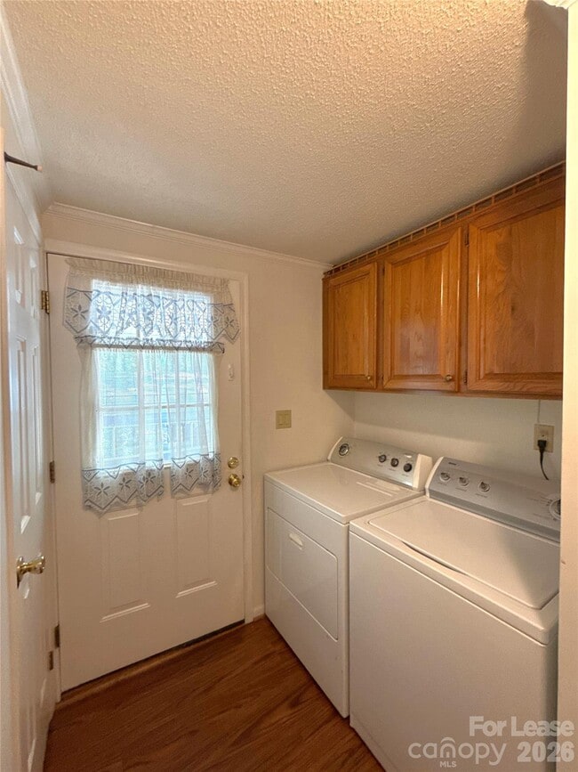 Building Photo - 2039 Vista Rd