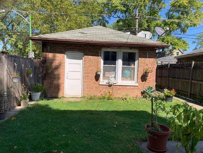 Building Photo - 5656 W Grace St