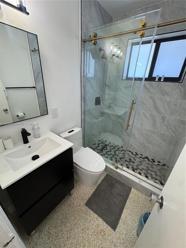 Building Photo - 2723 SW 31st Ct