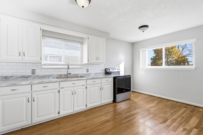 Building Photo - 24609 Flower Ave