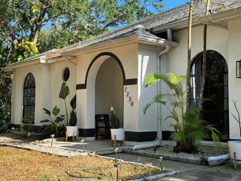 Building Photo - 7230 Oakridge Ave