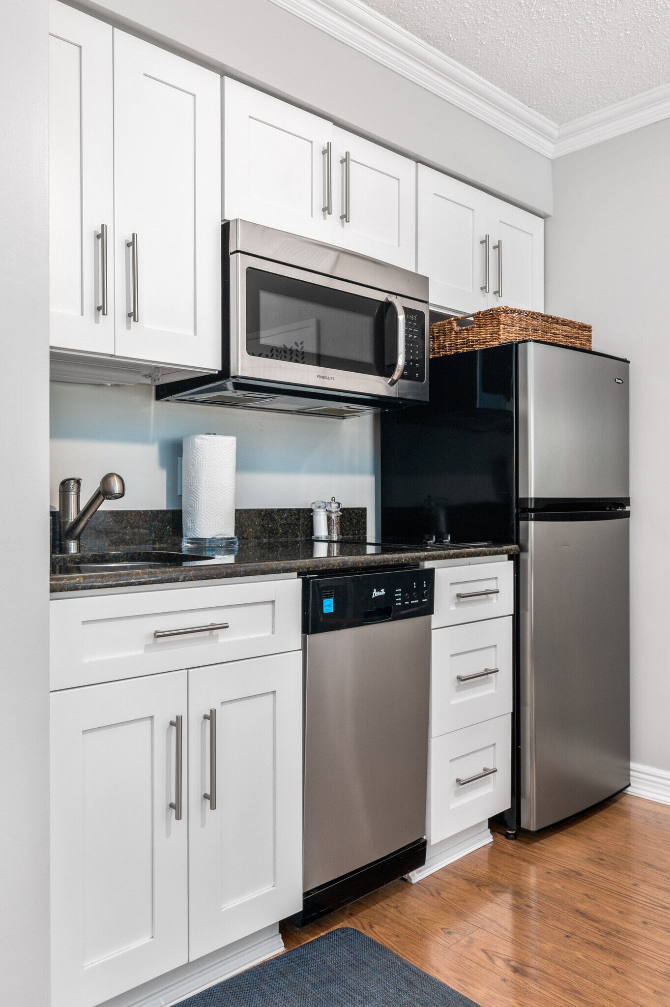 Building Photo - 5715 Creeks Crossing N