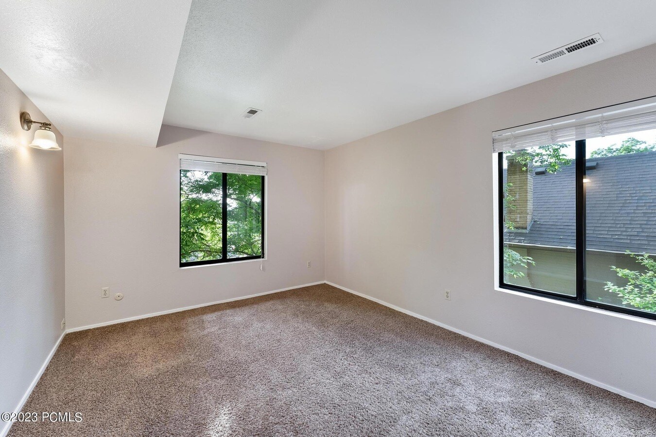 Building Photo - 425 S 1000 E