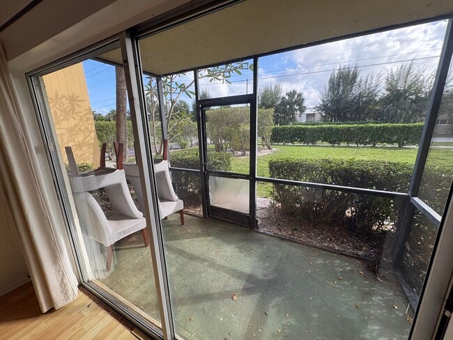 Building Photo - 460 NW 20th St