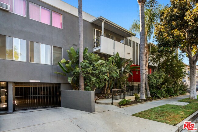 Building Photo - 917 N Curson Ave