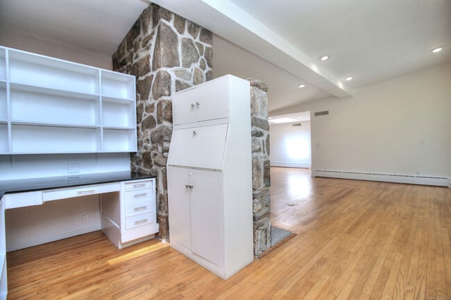 Building Photo - 208 Bayberry Ln
