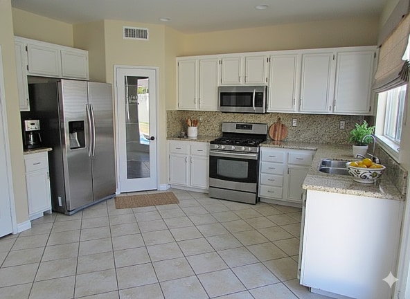 Building Photo - 4BR w/ Pool, Solar & A/C in Perris