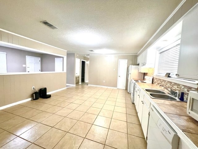 Building Photo - 1210 S Augusta Ave