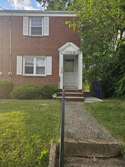 Building Photo - 544 E Milton Ave