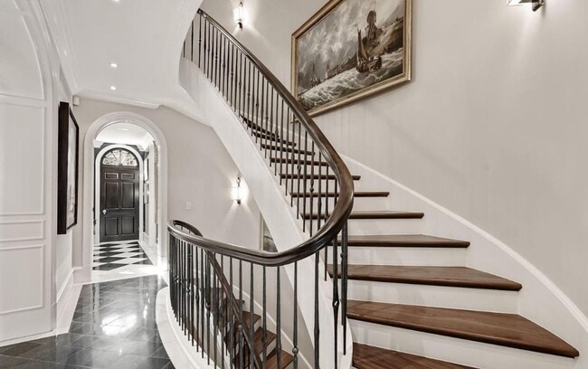 Building Photo - Georgetown East Village Perfection with PA...