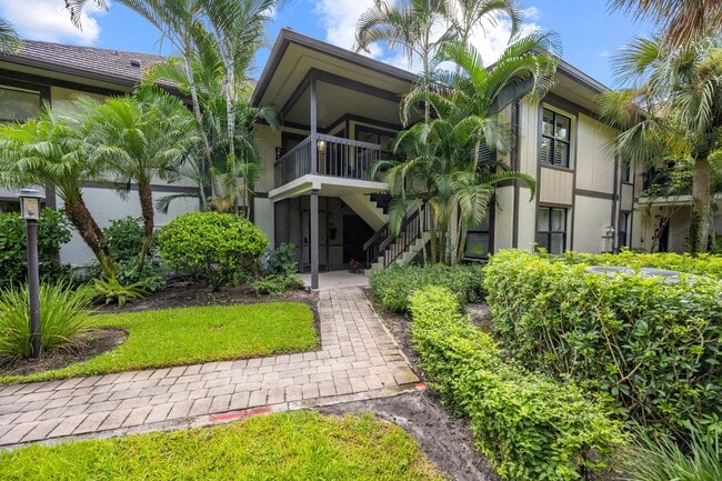 Building Photo - 2810 Polo Island Dr