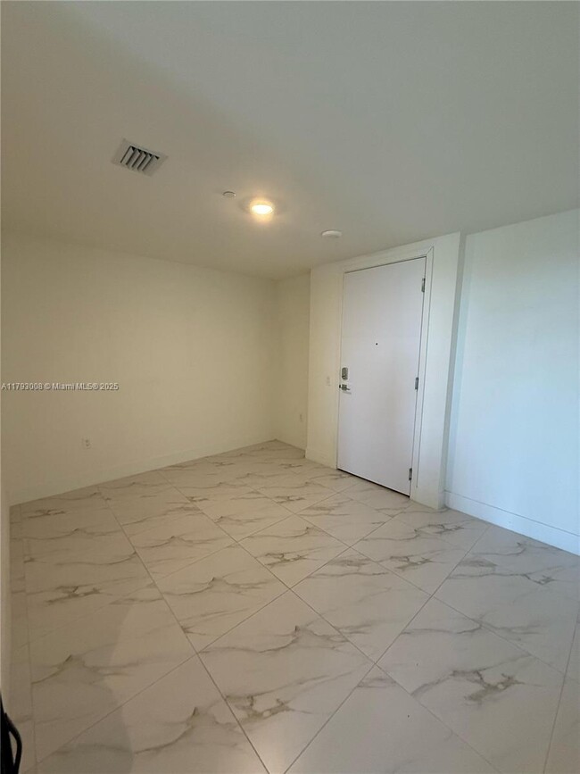 Building Photo - 2000 Metropica Wy