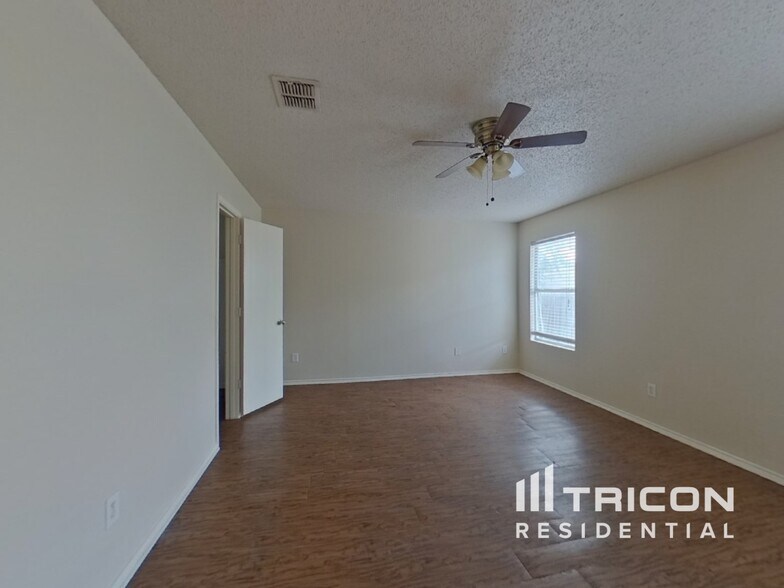 Building Photo - 8769 Garden Springs Dr