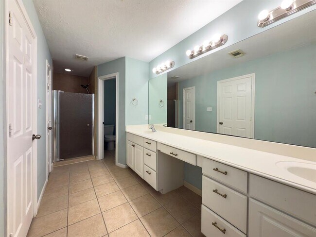 Building Photo - 5227 Brinkman Ct