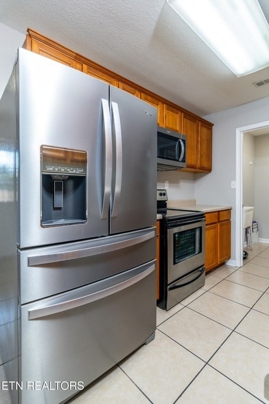 Building Photo - 4622 Ventura Dr