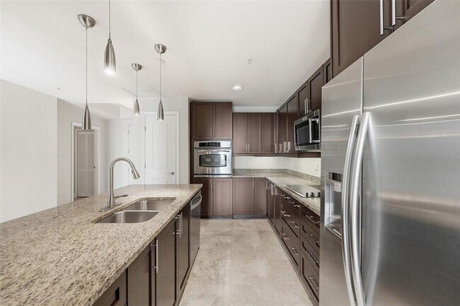 Building Photo - 100 S Eola Dr