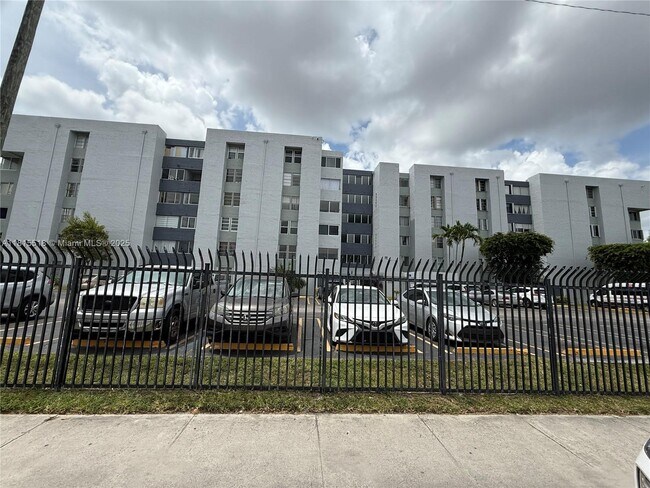 Building Photo - 750 NW 43rd Ave