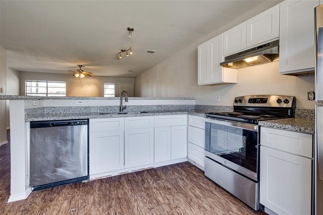 Building Photo - 1824 River Crossing Cir