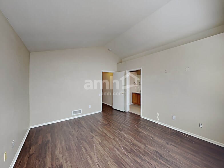 Building Photo - 2768 S Cathay Ct