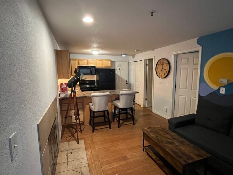 Building Photo - 1405 Broadway St