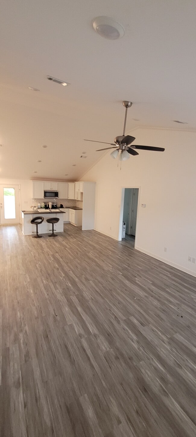 Building Photo - 45 Buena Vis Dr