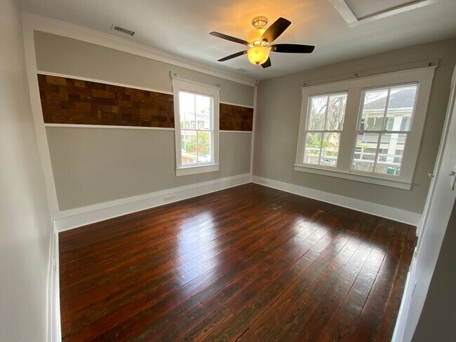 Building Photo - Stunning 3 bedroom/2bath Victorian home