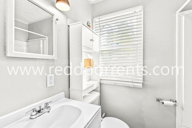 Building Photo - 1449 S Leland Ave