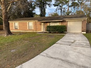 Building Photo - 3 bedroom home in Greenwood!