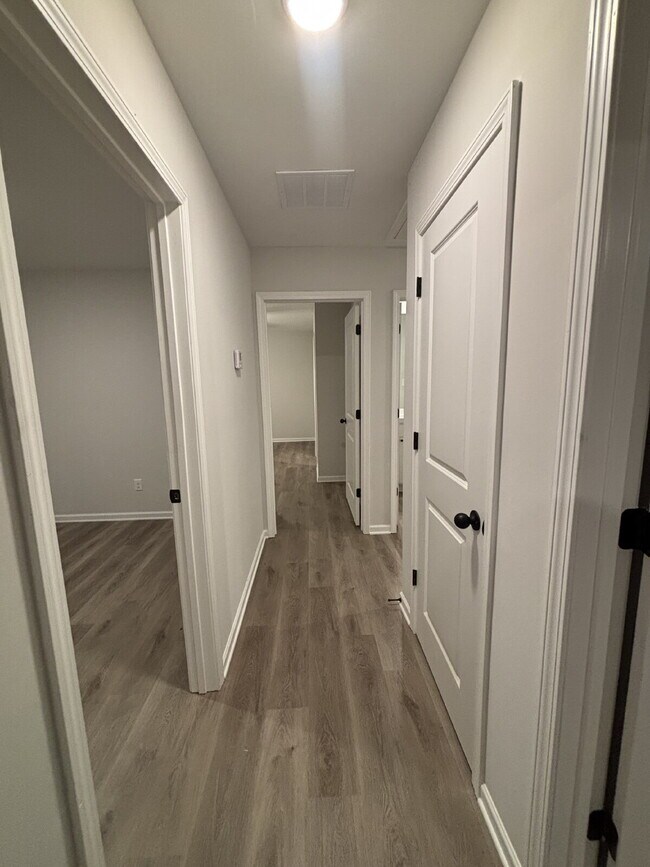 Building Photo - "Charming 4-Bedroom Home with 2 Full Baths on Callie Rd, Memphis – Spacious Living Awaits!"