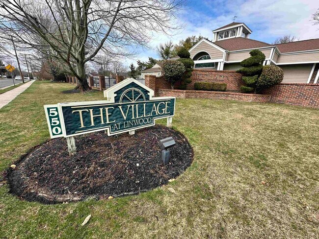 Building Photo - 550 Central Ave