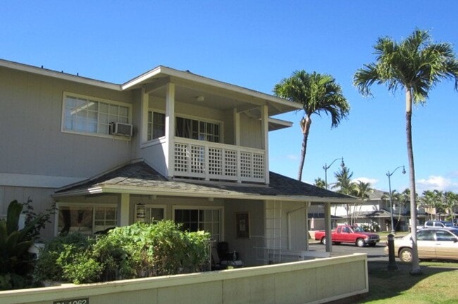 Building Photo - Partially Remodeled 1/1/1 in West Loch Fairways