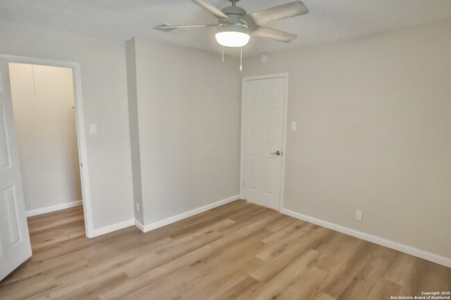 Building Photo - 5613 Lochmoor