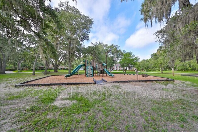 Building Photo - 817 Bannockburn Ave