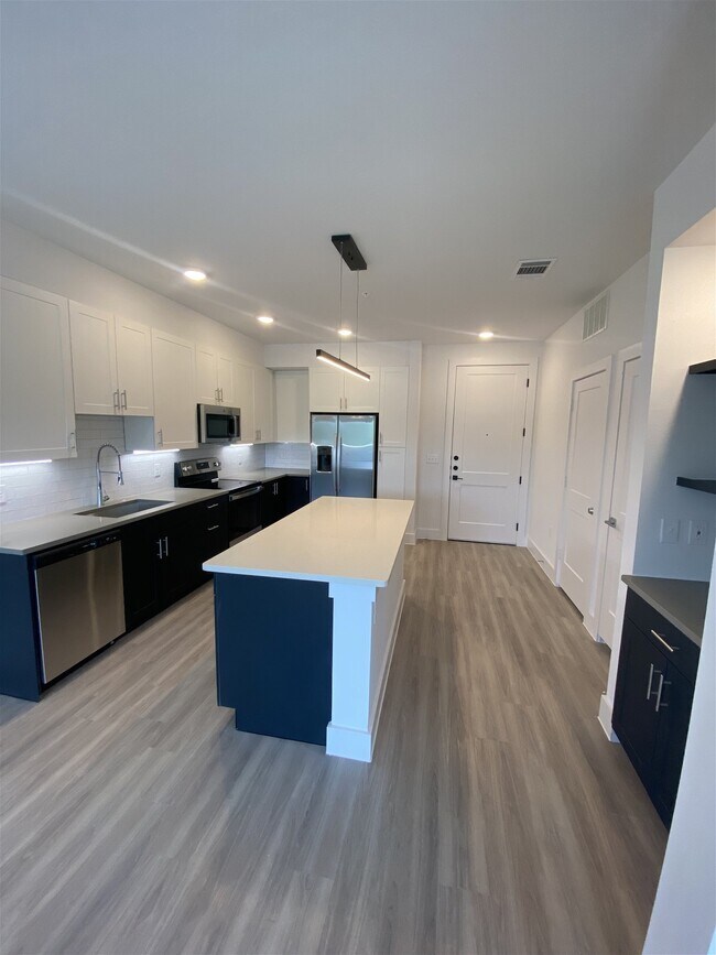 Building Photo - 201 W Bufford St