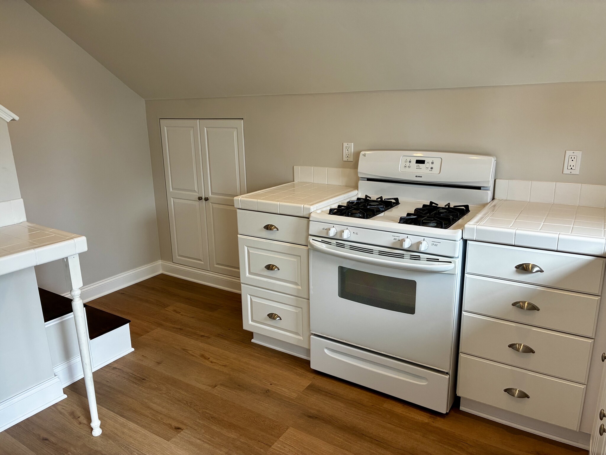 Kitchen - 649 Crest Dr