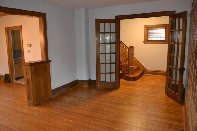 Building Photo - Historic Downtown Single Family Home for R...