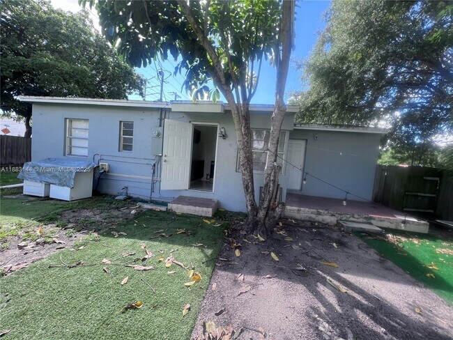 Building Photo - 1385 NE 129th St