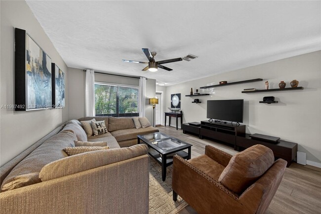 Building Photo - 371 SE 3rd St