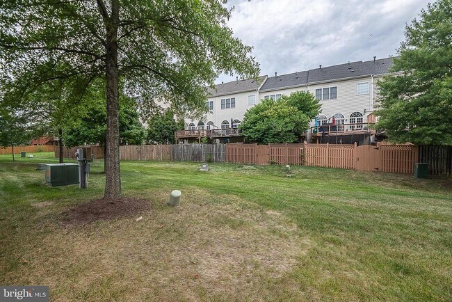 Building Photo - 24635 Kings Canyon Square
