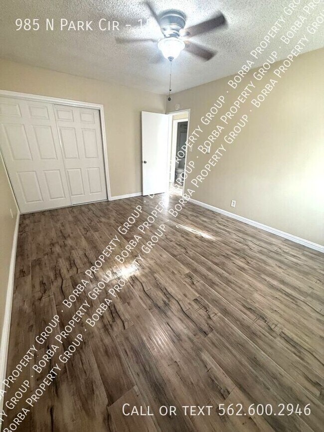 Building Photo - 985 N Pk Cir