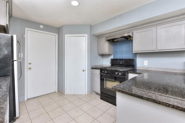 Building Photo - 1202 Southwalk St