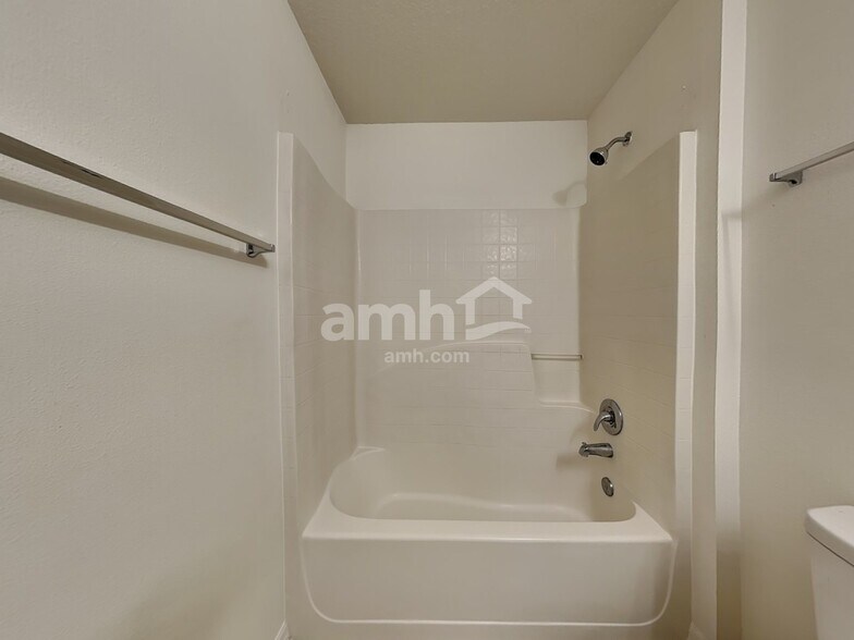 Building Photo - 1605 Pickard Cir