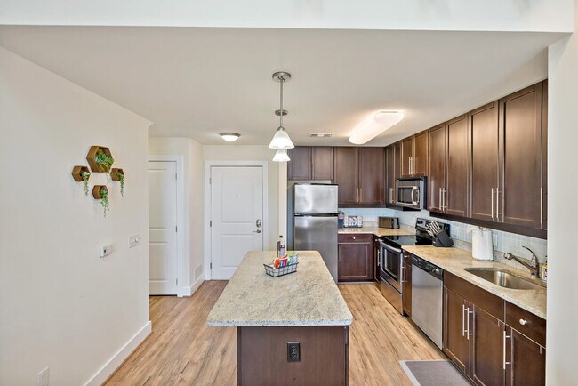 Building Photo - 1800 Diagonal Rd