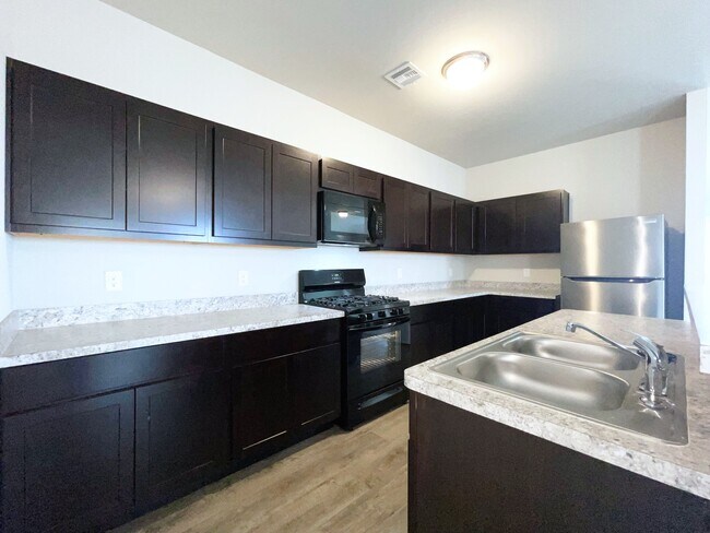 Building Photo - 9925 Blue Wing Trl