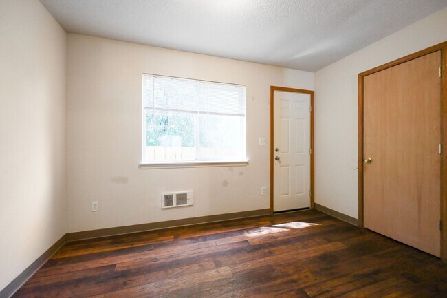 Building Photo - 2829 SE 90th Pl