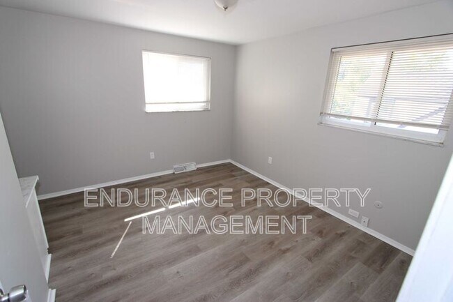 Building Photo - 2131 Kensington Dr