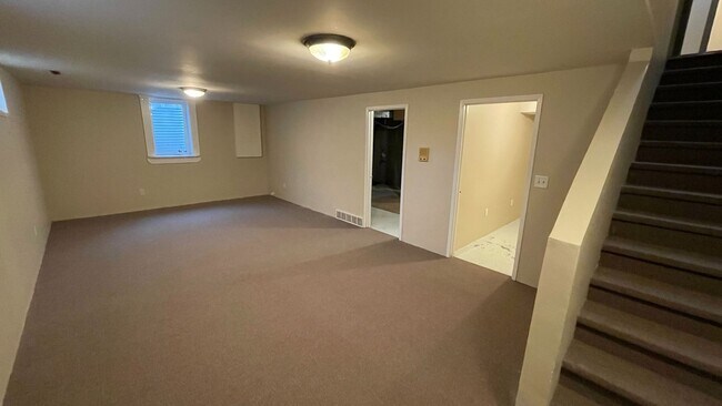 Building Photo - 2261 Springbrook Ct