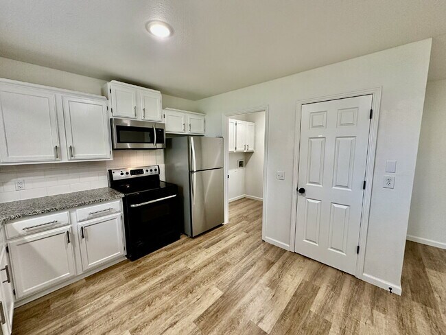 Building Photo - 802 E Kara Ln