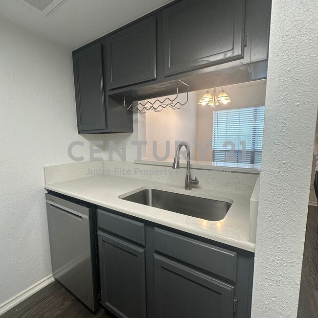 Building Photo - Beautiful 2-Story 2/2 Condo Located in Cop...