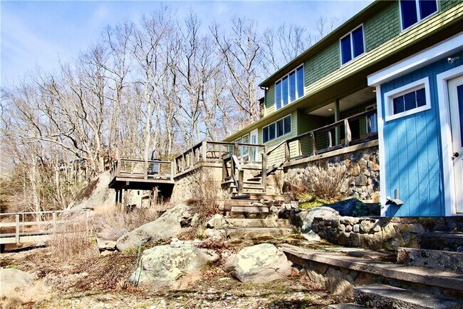 Building Photo - 39 Berrie Ln